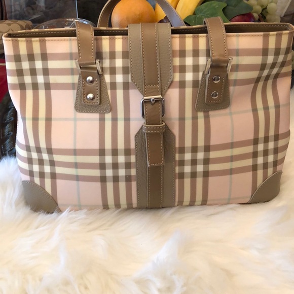 Burberry Handbags - 💯 Authentic Burberry Purse.